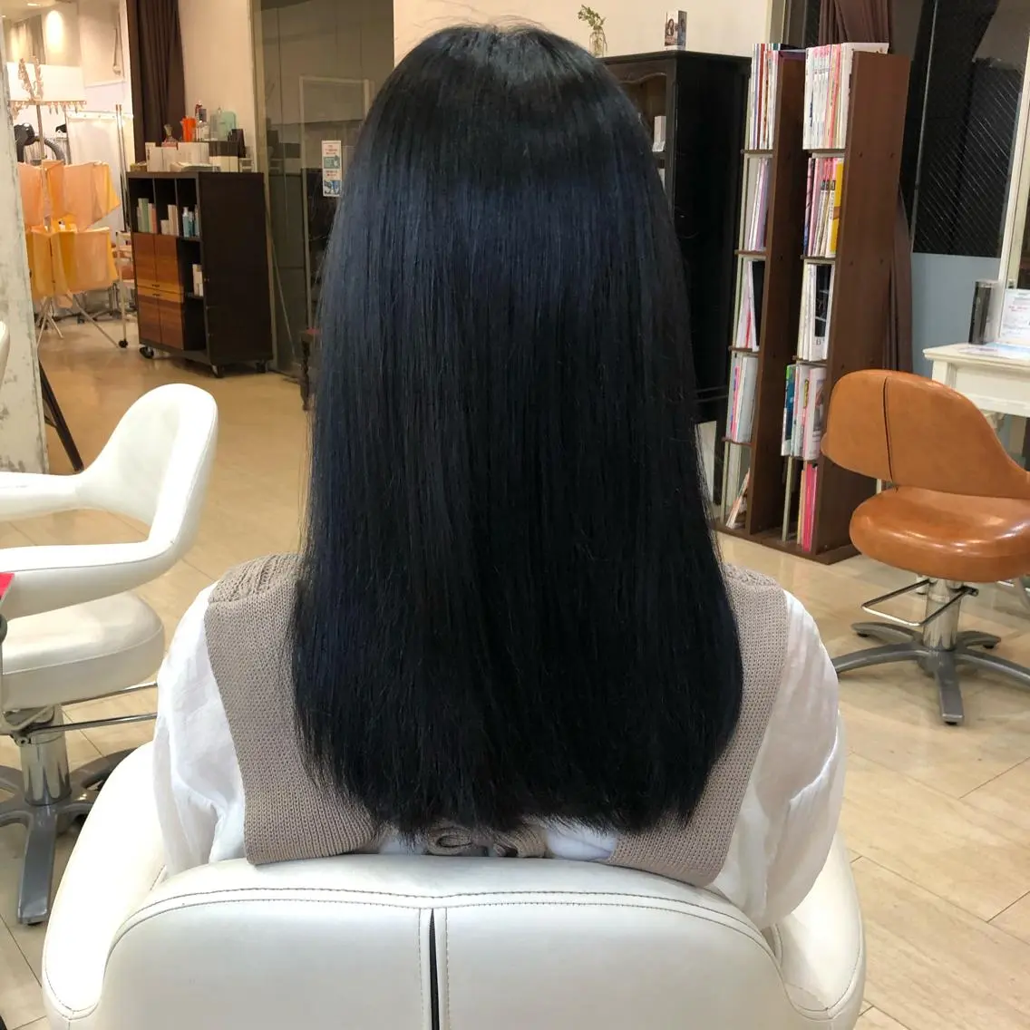 ロング カラー 黒髪 ブリーチ ブルーカラー ブルーブラック 透明感カラー 高槻/大学生にも人気 🥰ルービック高槻のヘアスタイル