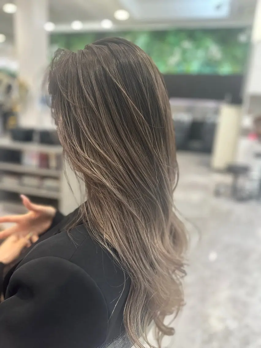 ロング カラー バレイヤージュ レイヤーカット ヘアカラー 飯澤 淳基のヘアスタイル