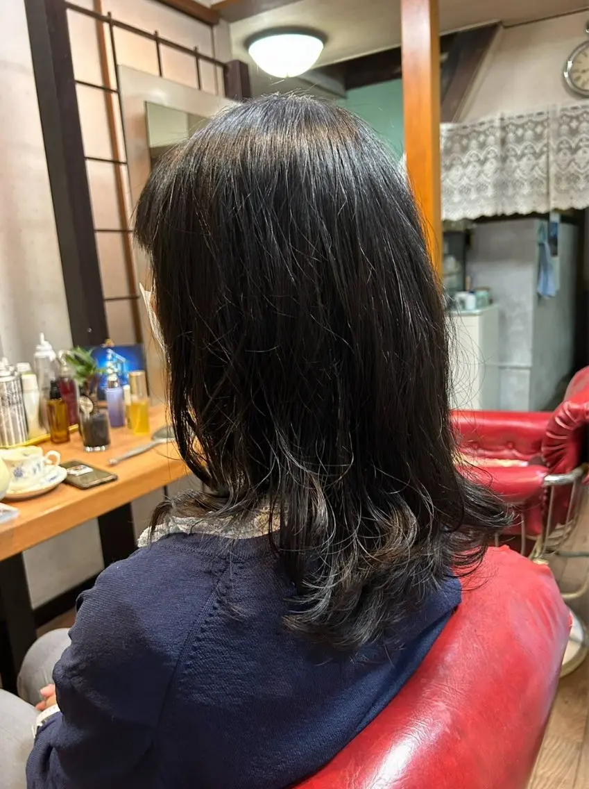 セミロング カラー パーマ セミロングパーマ ハイライトカラー ハイライト 髪質改善 デジタルパーマ 💎KINUJO が買える美容室のヘアスタイル