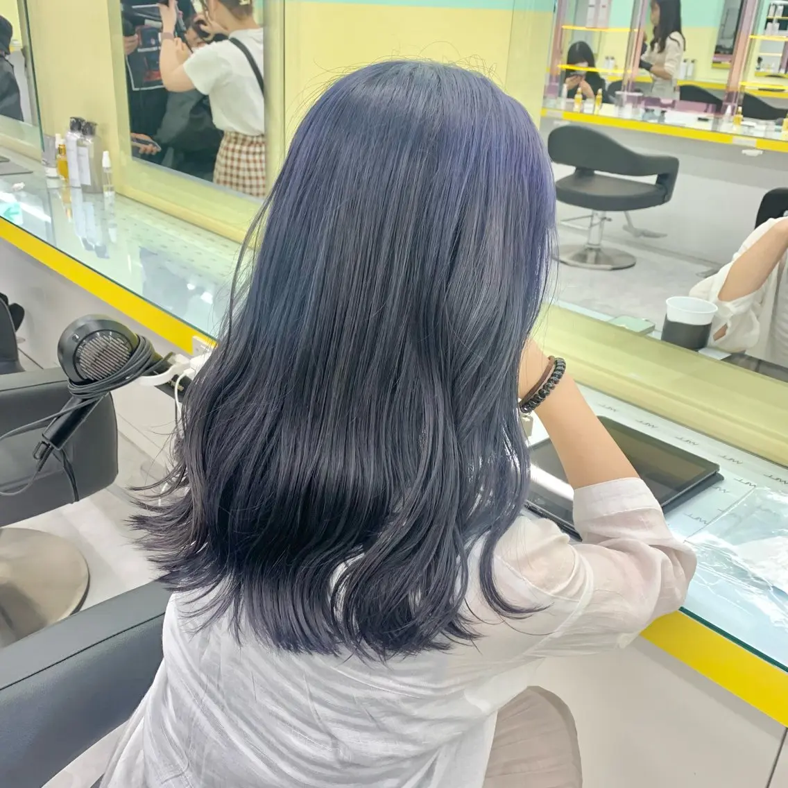ロング カラー ハイトーンカラー 🦄レイヤーカットのヘアスタイル