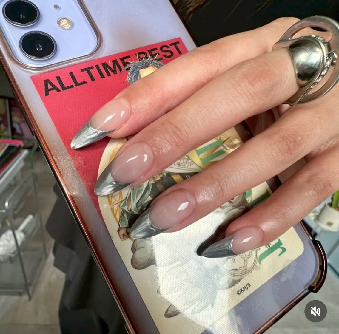 ネイル オーロラネイル フレンチネイル キラキラネイル SHIORI 📍渋谷 / 円山町のネイルデザイン