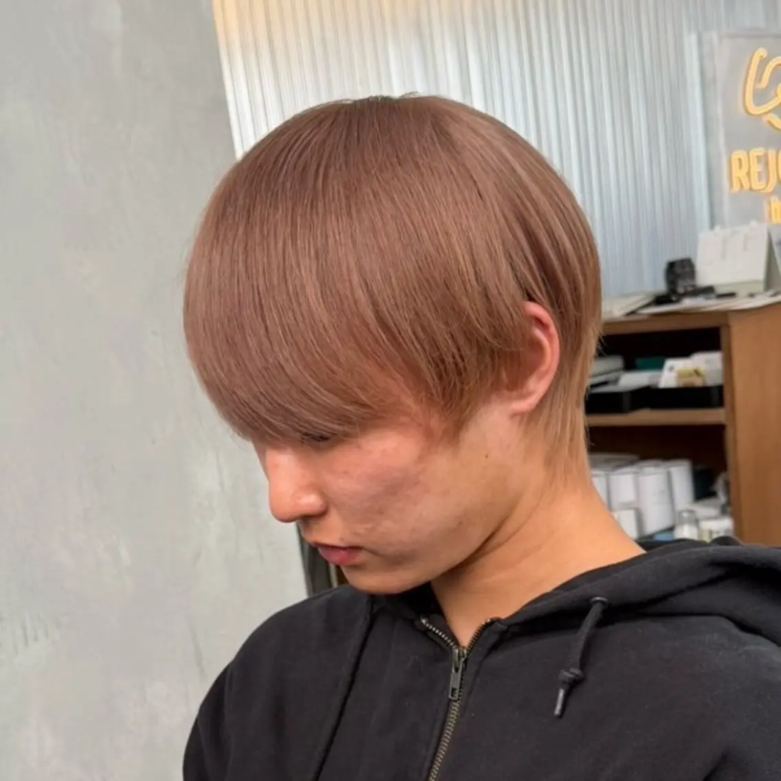 カラー メンズ メンズブリーチ メンズハイトーン ベージュカラー ブリーチ 透明感カラー ヘアカラー ヘッドスパ 鈴木　楓太/眉毛 メンズワンカラー⭐️のヘアスタイル