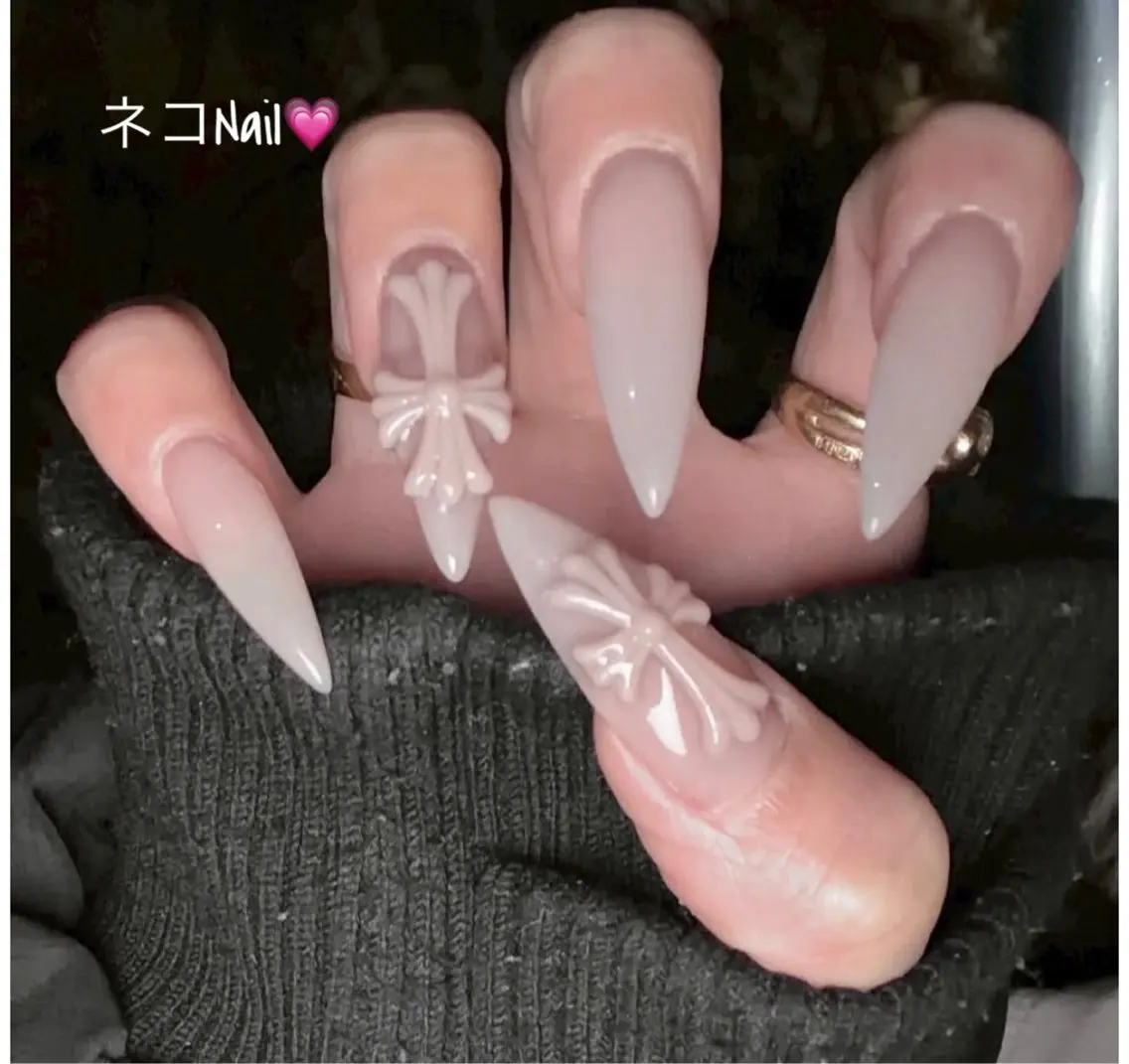 ネイル フレンチネイル ラメ(グリッター) ストーンネイル ワンホンネイル ハンドネイル ネコ Nailのネイルデザイン