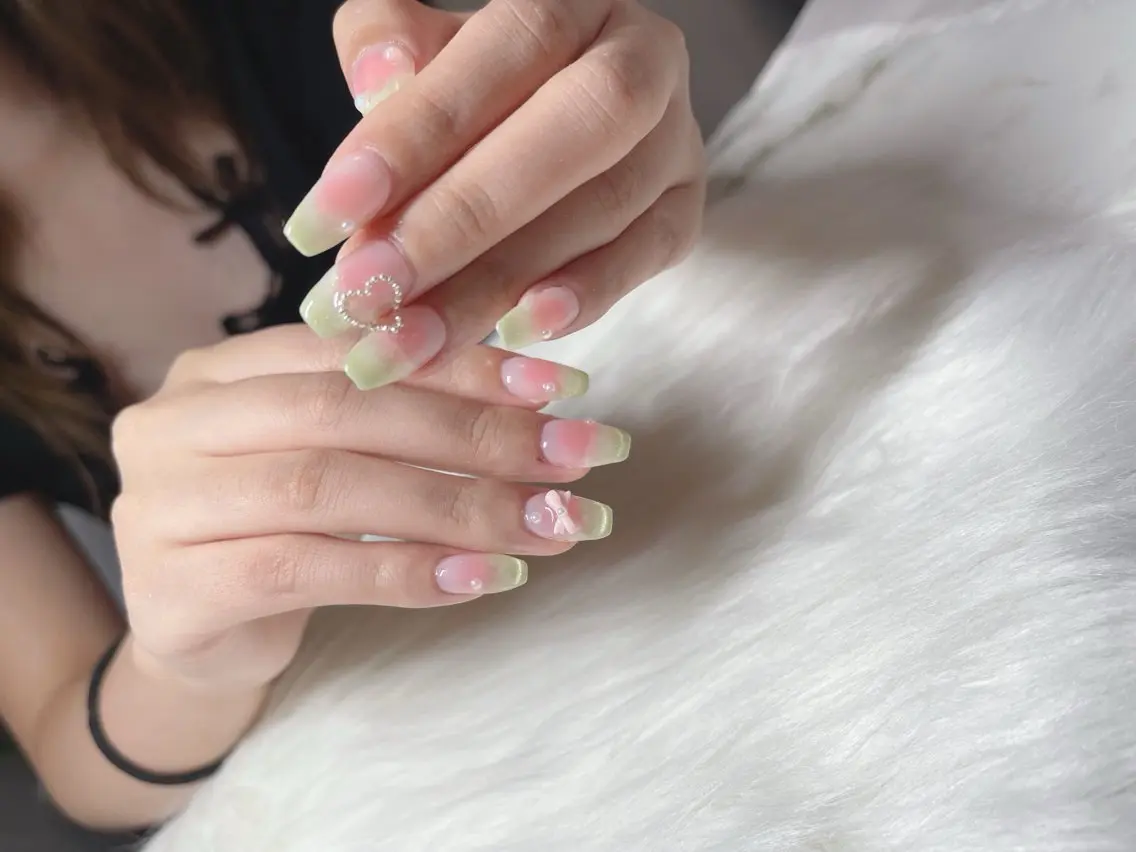 ネイル チークネイル フレンチネイル ハート マグネットフレンチ R@nail🫧町田 🫧らんのネイルデザイン
