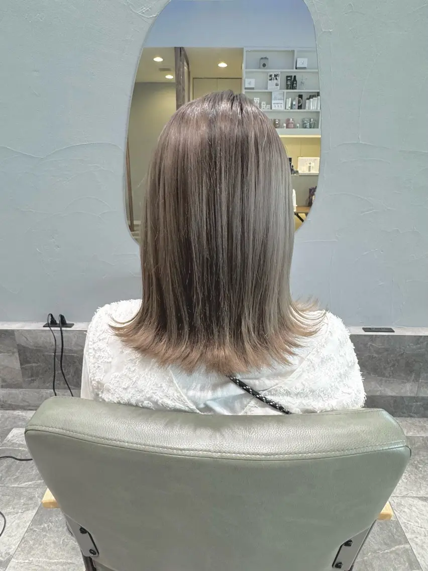 ミディアム カラー グレージュ ミルクティーグレージュ 吉田 空 (POANA.)のヘアスタイル