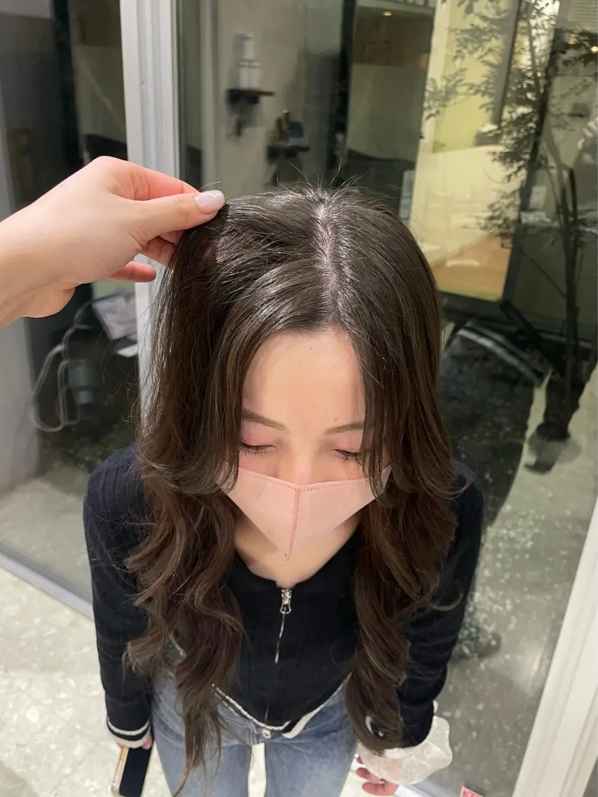ロング カラー カット ヘアカラー トリートメント 尾﨑 ひよりのヘアスタイル