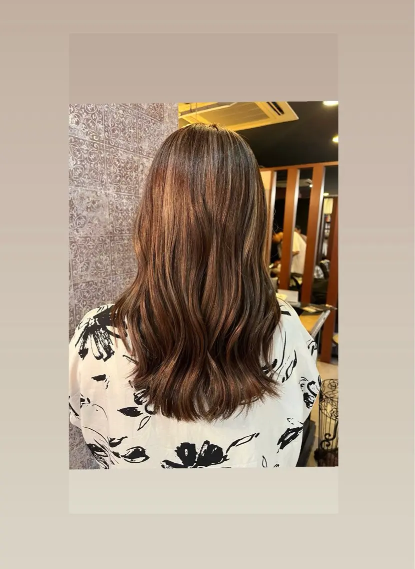 セミロング ハイライト カット ヘアカラー Makino🌷 牧野有花のヘアスタイル