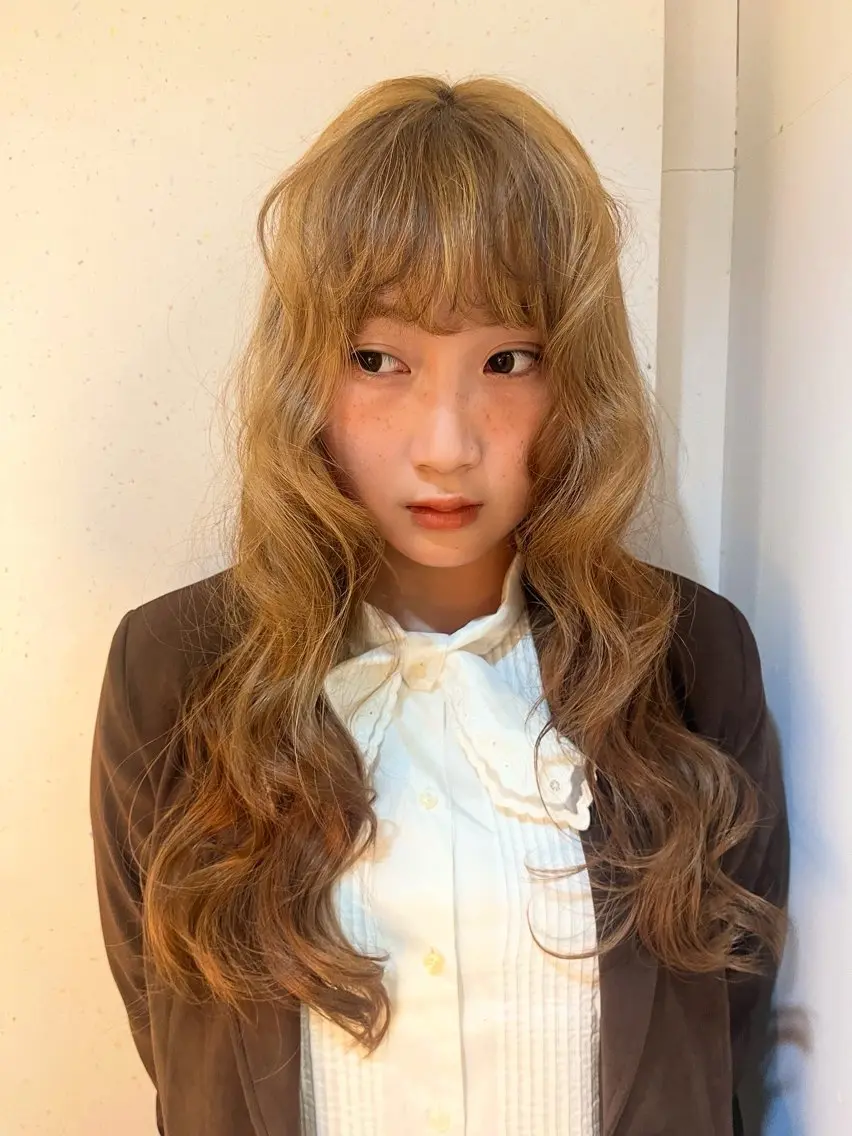 ロング カラー ness 一花のヘアスタイル