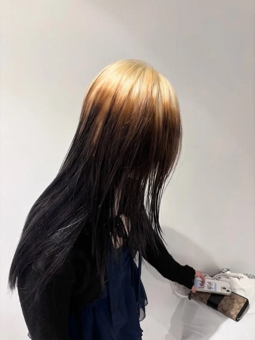 ロング カラー 抜きっぱなしブロンド ロング トリートメント ヘアカラー 沼るブリーチカラー アズサ⛓️のヘアスタイル