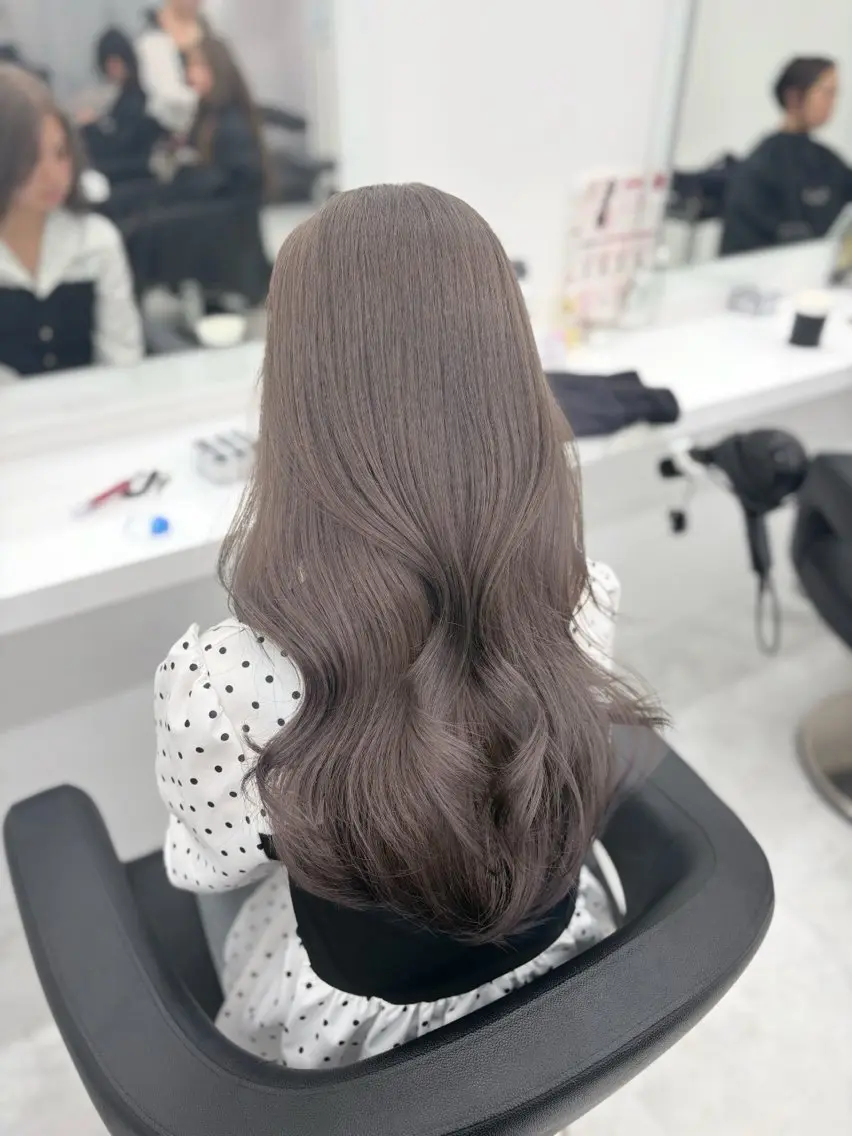 ロング カラー ブロンド グレージュ ミルクティーグレージュ ヘアカラー トリートメント ベージュ×レイヤー 🤎横浜/miu🤎のヘアスタイル
