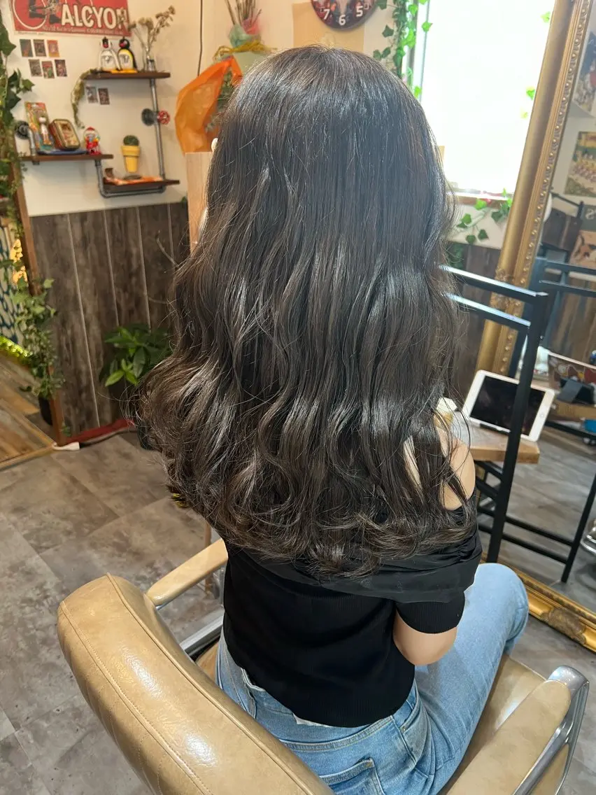 セミロング カラー ブリーチ ブリーチなしカラー カラーパティシエ facce🌼ikoのヘアスタイル