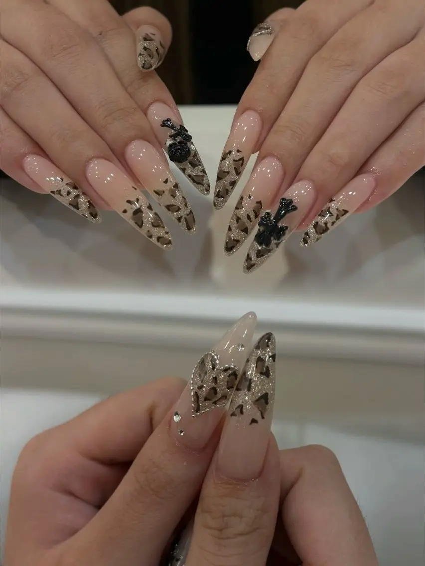 ネイル チークネイル ドット フットネイル フレンチネイル グラデーション ハンドネイル ハンドケア Nihonthy Nail 新宿のネイルデザイン