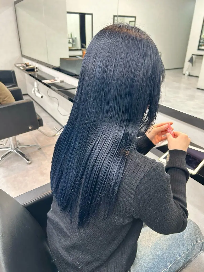 ロング カラー 黒髪 ブルーカラー ブルーブラック ヘアカラー ナカジマ ナナのヘアスタイル