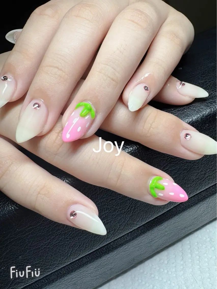 ネイル 持ち込み ストーンネイル Nail Salon JOYのネイルデザイン