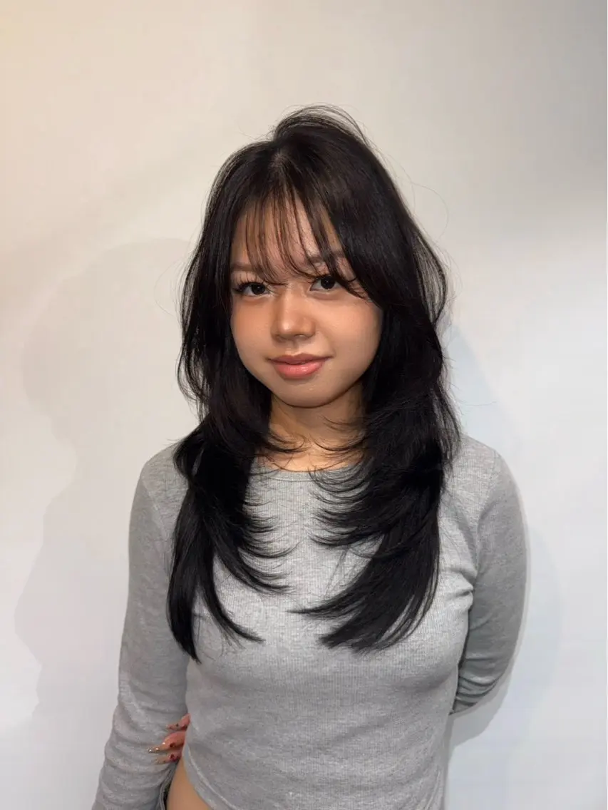 セミロング カット ヘアカラー 桑江 紫瑞花のヘアスタイル