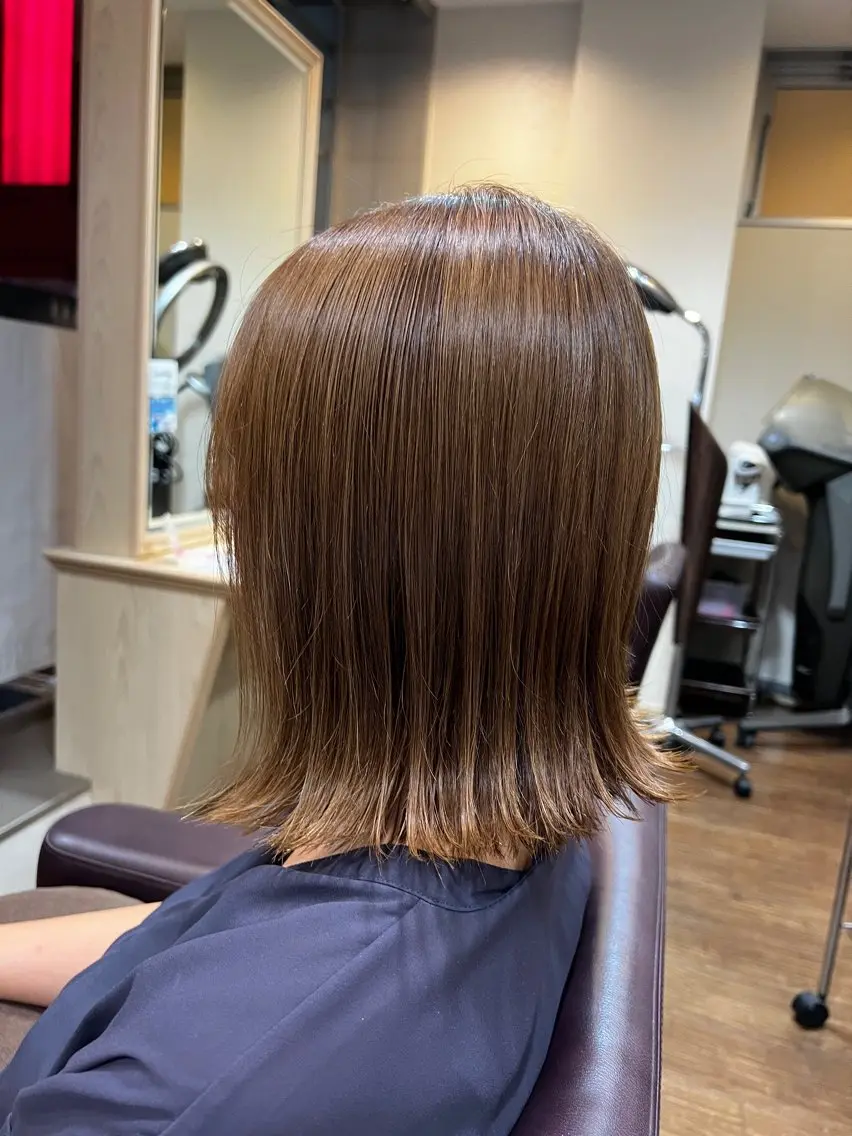 ショート ボブ 外ハネヘア カット ヘアカラー トリートメント ヘッドスパ 小林 光紗のヘアスタイル