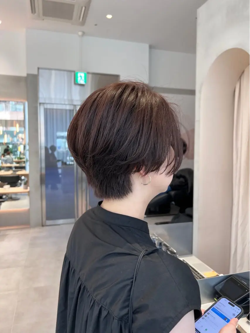 ショート ミオ💎ショート 透ける暗髪のヘアスタイル