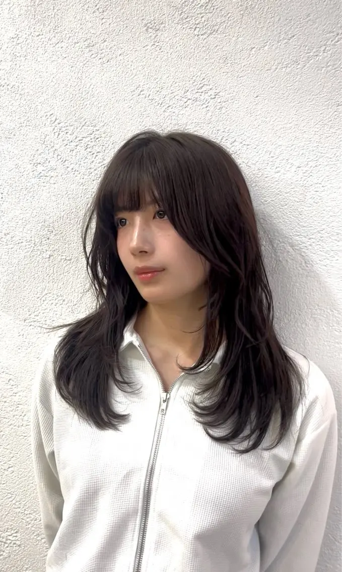 ロング カラー ブリーチ 透明感カラー デザインカラー 髪質改善 レイヤーカット 山本梨華/ 透明感カラーのヘアスタイル