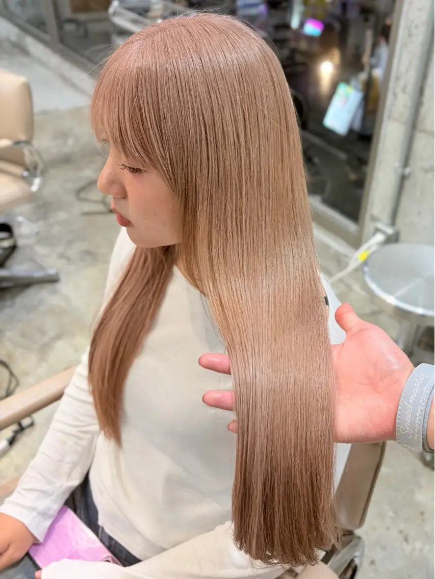 ロング カラー ベージュカラー ブリーチ ハイトーンカラー ミルクティーベージュ ヘアカラー トリートメント 失敗しないハイトーン ✨ミルクティー/ミワのヘアスタイル