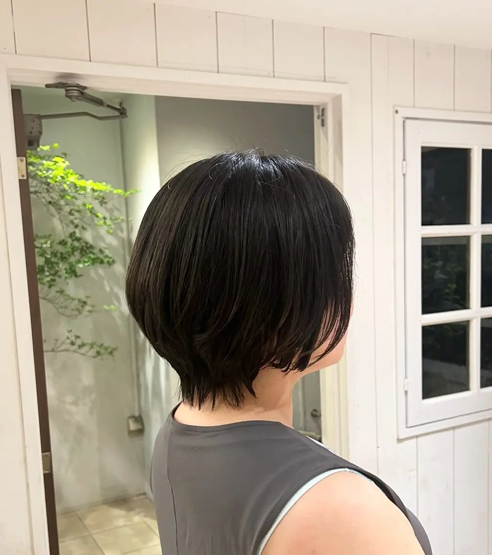ショート 丸みショート ショートヘア yusa🌿‬レイヤ ー/赤みなしカラーのヘアスタイル