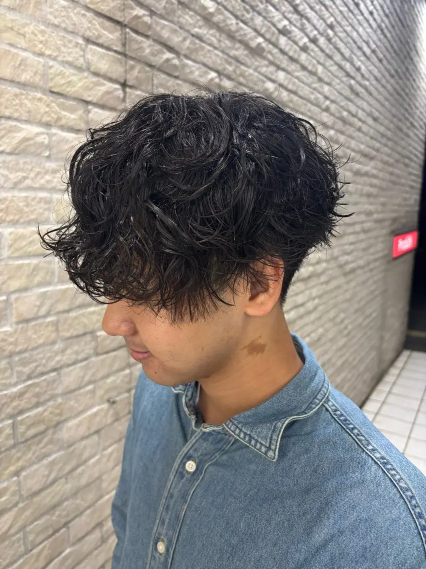 ミディアム パーマ メンズ 【メンズ特化】セン ターパート/保坂太一のヘアスタイル