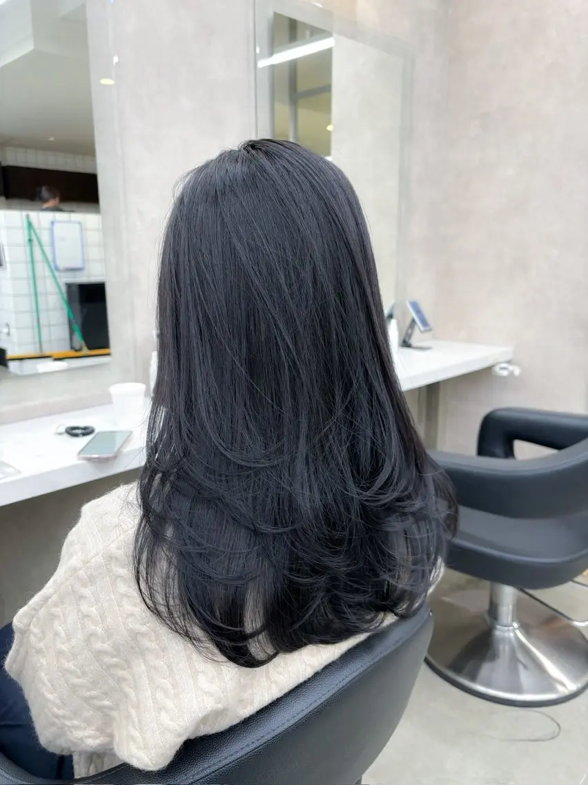 ロング カラー 抜け感レイヤー︴ ニュアンスカラーのヘアスタイル