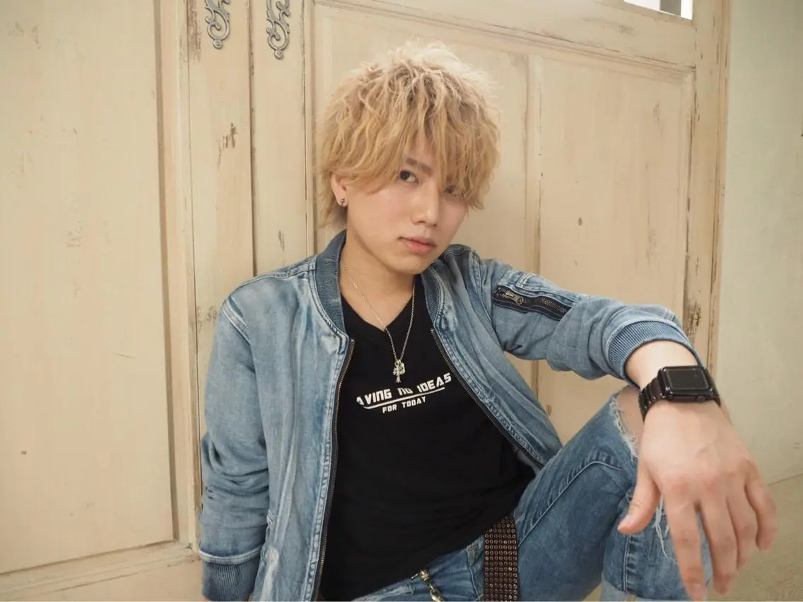 ショート カラー メンズ メンズハイトーン ダブルカラー ハイトーンカラー 假屋 航のヘアスタイル