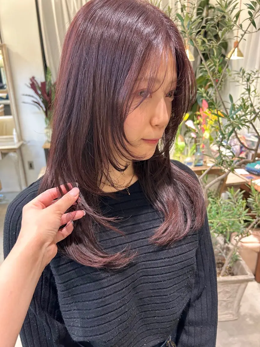 ロング カラー ブラウンカラー カシス ピンクカラー ピンクブラウン ハイレイヤー カット ヘアカラー トリートメント 田中 陽菜乃のヘアスタイル