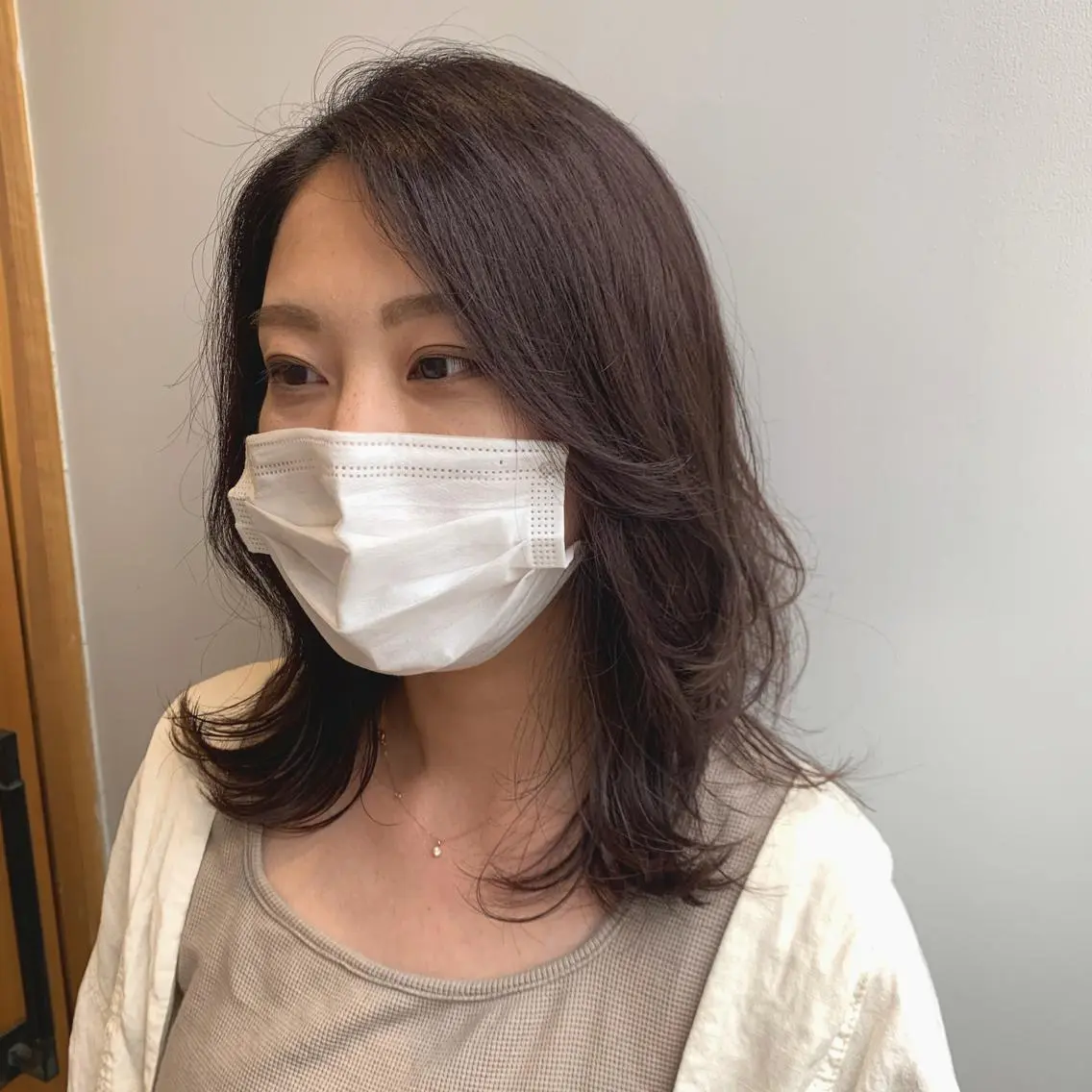 ミディアム アッシュ パープルカラー hubhair レイヤー/透明感のヘアスタイル