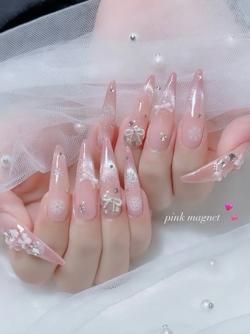 ネイル ブルー フラワーネイル キラキラネイル 韓国ネイル 水色 ハンドネイル Rin Nail 新大久保店のネイルデザイン