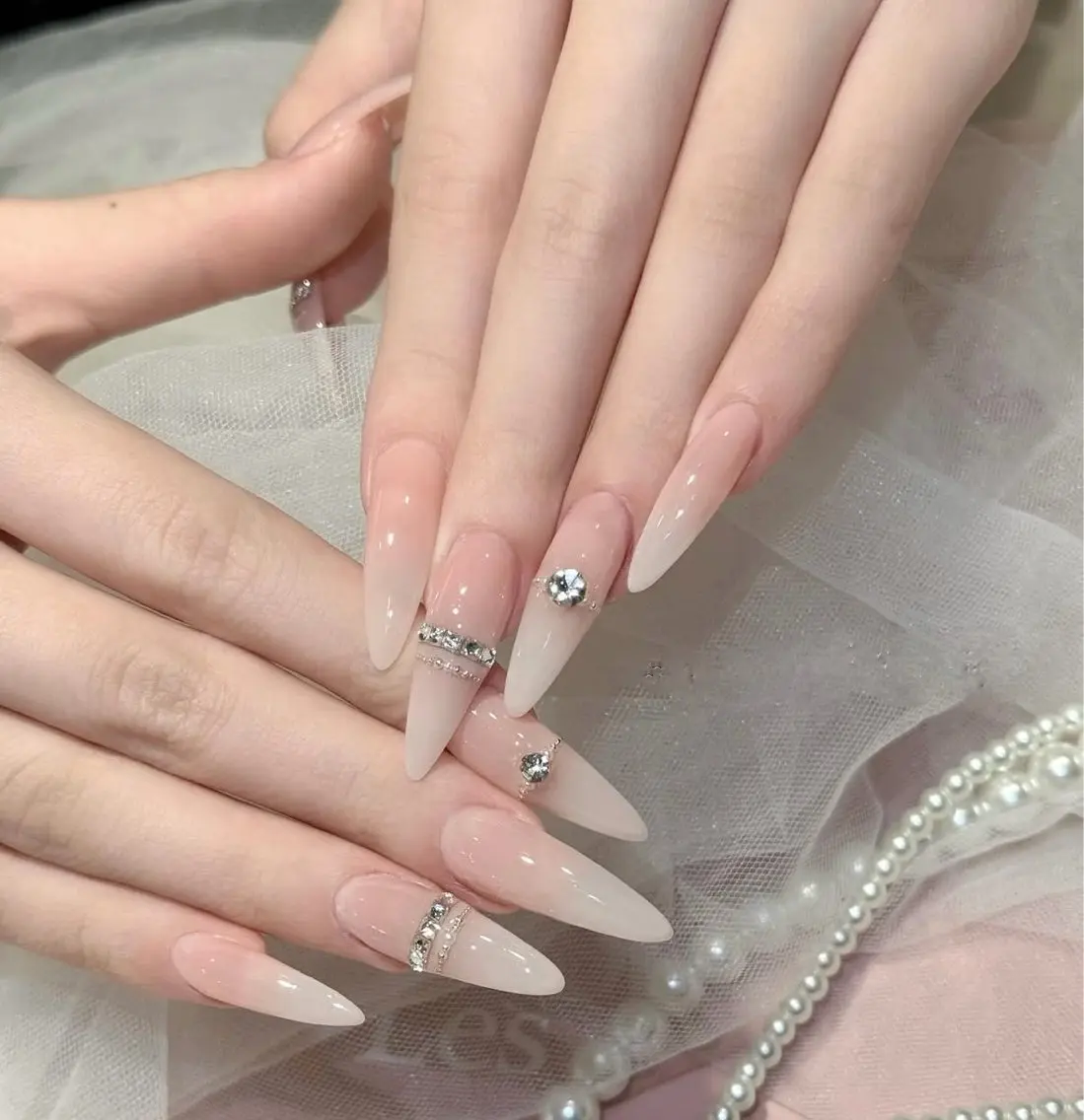 ネイル アートネイル ボルドー フレンチネイル ジェルネイル 氷ネイル・うるうるネイル ハンドネイル Julie NailSalonのネイルデザイン