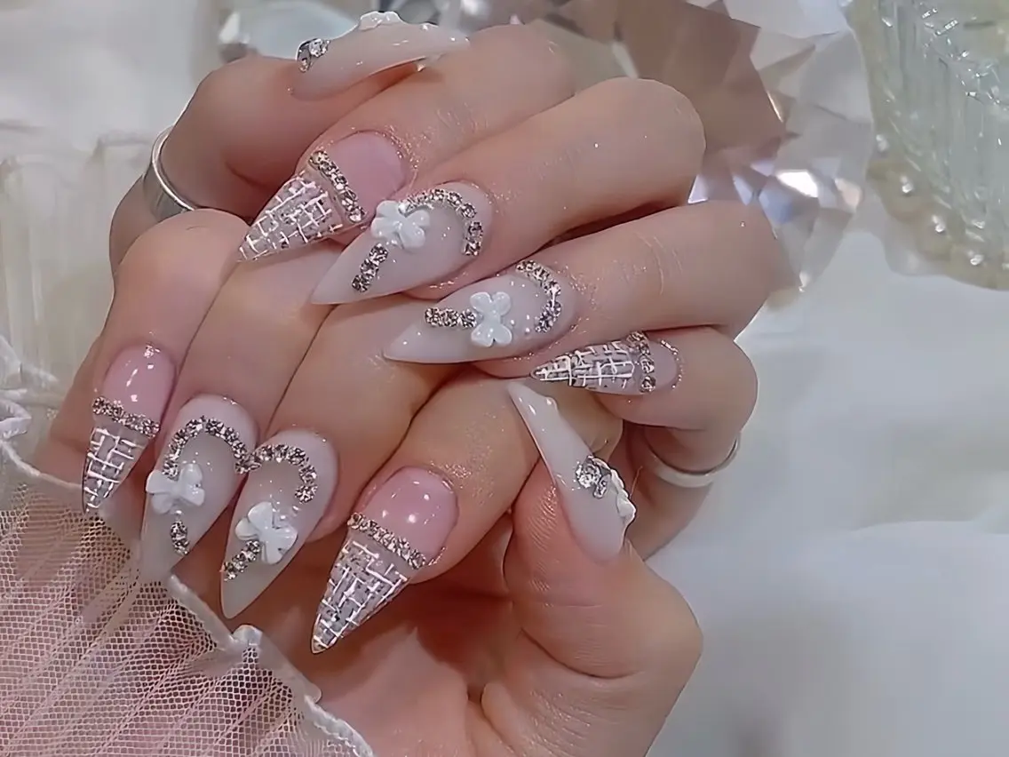 ネイル オーロラネイル チークネイル 桜ネイル クリアネイル ドット ハンドネイル Rin Nail Shinokuboのネイルデザイン