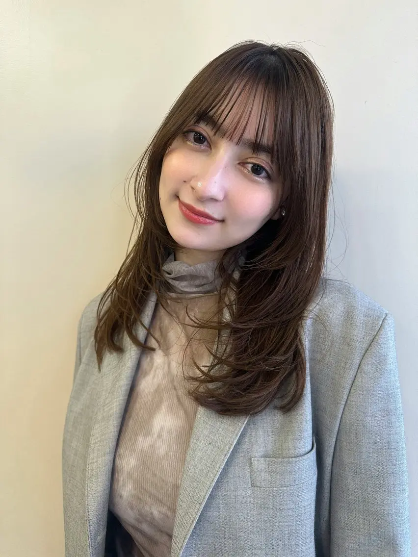 ミディアム レイヤーカット 鎌倉 彩のヘアスタイル