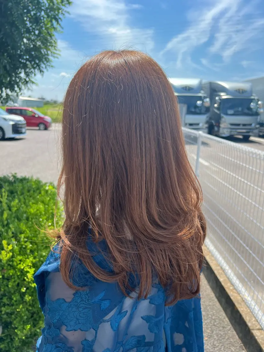 ロング レイヤーカット カット ヘアカラー cyan Amiのヘアスタイル