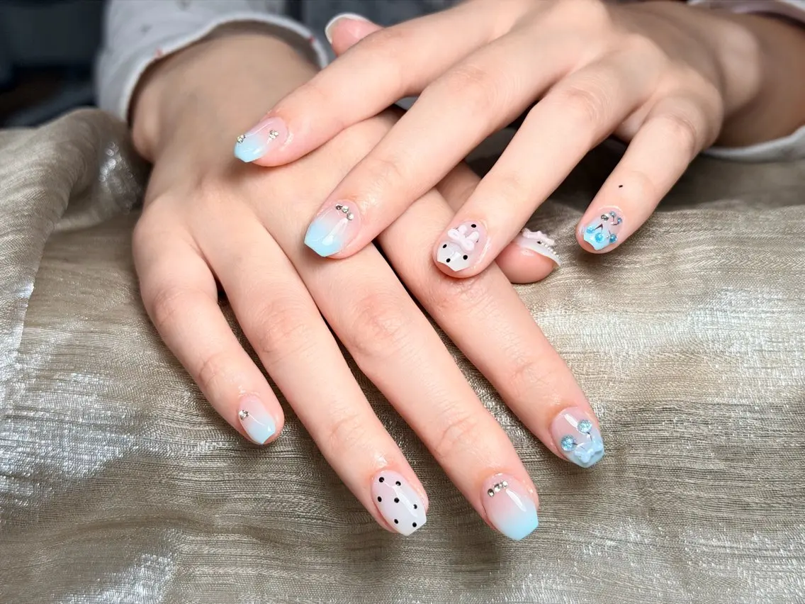 ネイル オーロラネイル ブルー チークネイル フットネイル フレンチネイル ハンドネイル GIN NAILのネイルデザイン