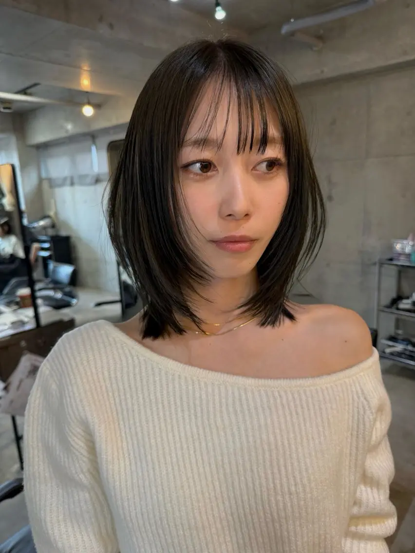 ミディアム ボブ 伸ばしかけ レイヤーカット 外ハネヘア レイヤーカット\ウル フ　chinatsuのヘアスタイル