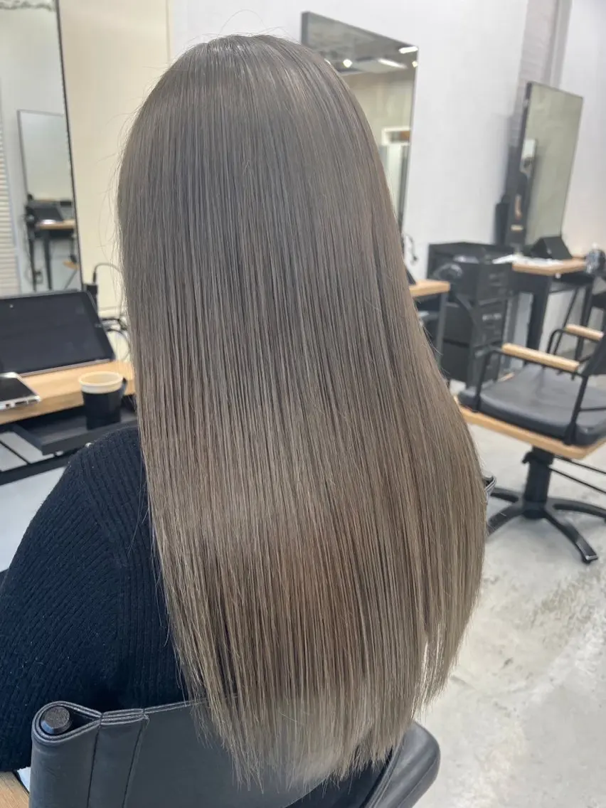 ロング カラー 透明感カラー トリートメント 坂齋大地/レイヤー/ ミルクティーのヘアスタイル