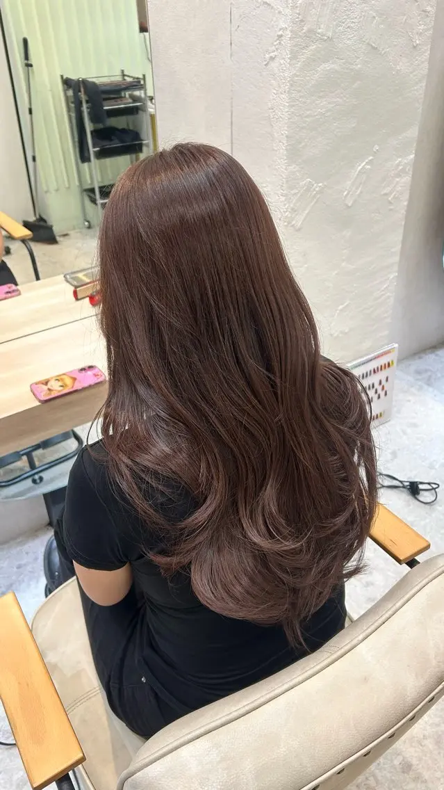 カラー ヘアカラー 白岩 実華のヘアスタイル