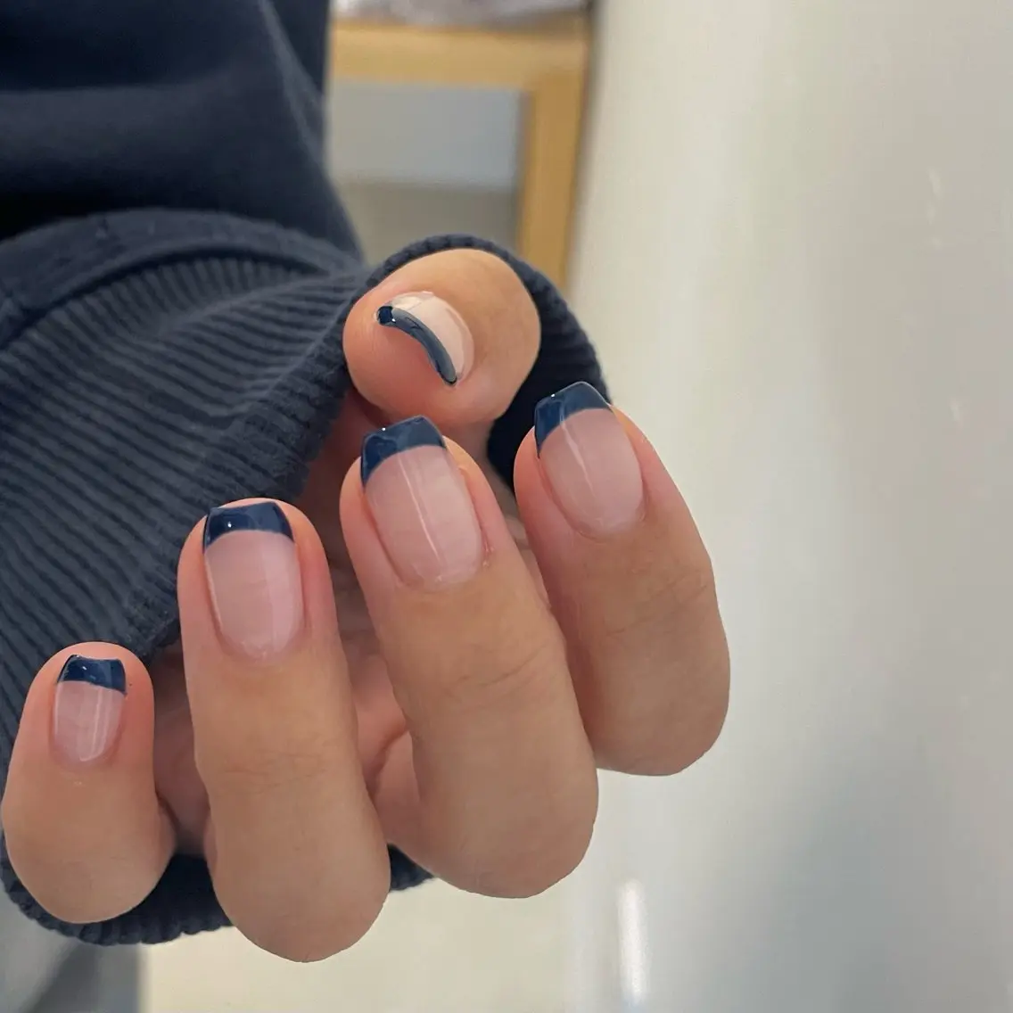 ネイル フレンチネイル ネイビー emu nail shionのネイルデザイン