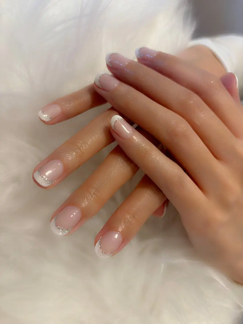 オフ込み💅フレンチ　ラメライン🌟の写真