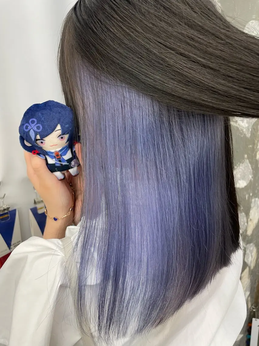 セミロング カラー ヘアカラー インナーカラー 推し ブリーチ 髪質改善のヘアスタイル