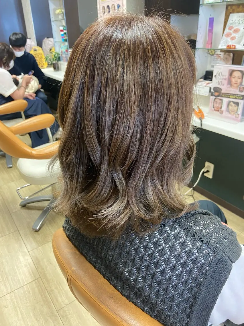 セミロング カラー ベージュカラー カット ヘアカラー 千上 結希奈のヘアスタイル
