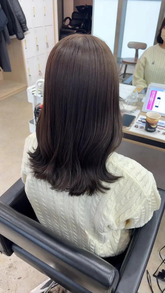 ミディアム カラー カット ヘアカラー トリートメント 🪽髪質改善矯正 🤍MIU🤍のヘアスタイル