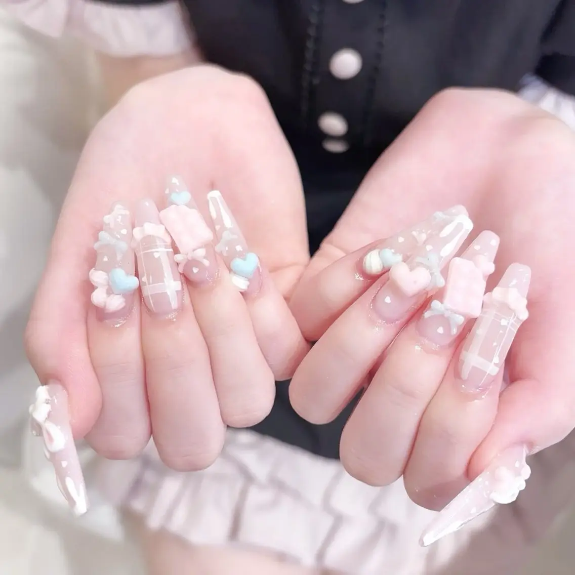ネイル チークネイル ドット フットネイル フレンチネイル グラデーション ハンドネイル ハンドケア Nihonthy Nail 新宿のネイルデザイン