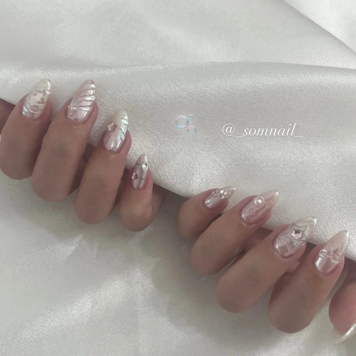 ネイル ジェルネイル キラキラネイル 韓国ネイル SOM NAILのネイルデザイン