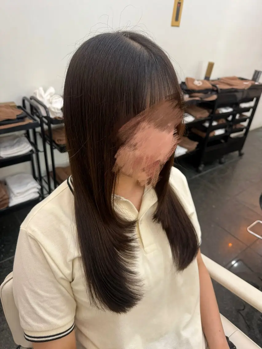 ロング カット 透明感カラー💎 岩崎美優のヘアスタイル