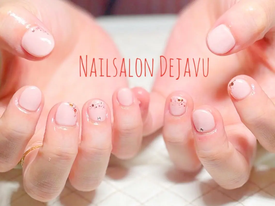 ネイル ラメ(グリッター) ショートネイル ストーンネイル ハンドネイル Nail salon Dejavu 🌿のネイルデザイン