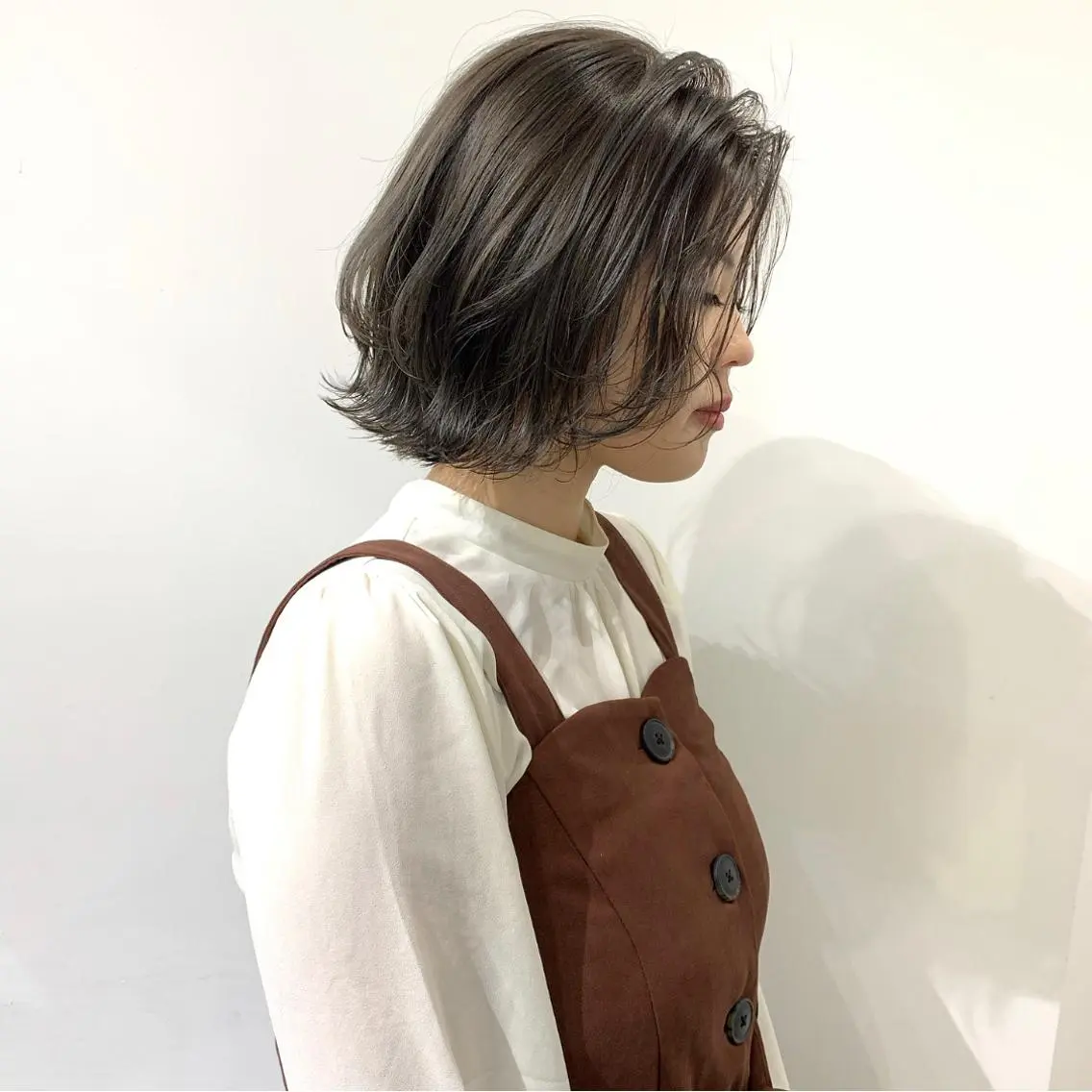 ミディアム カラー シルバー カット ヘアカラー トリートメント レイヤー/顔周り /AKARIのヘアスタイル