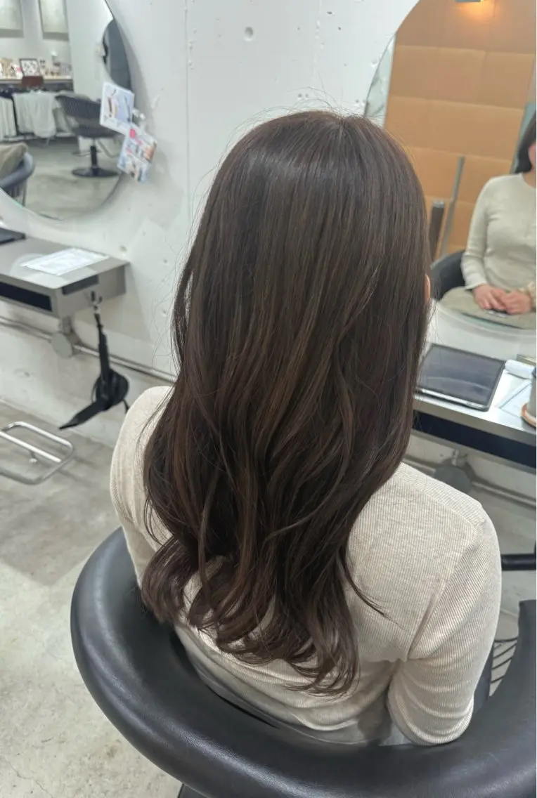 ロング カラー ヘアカラー 中里 心結のヘアスタイル
