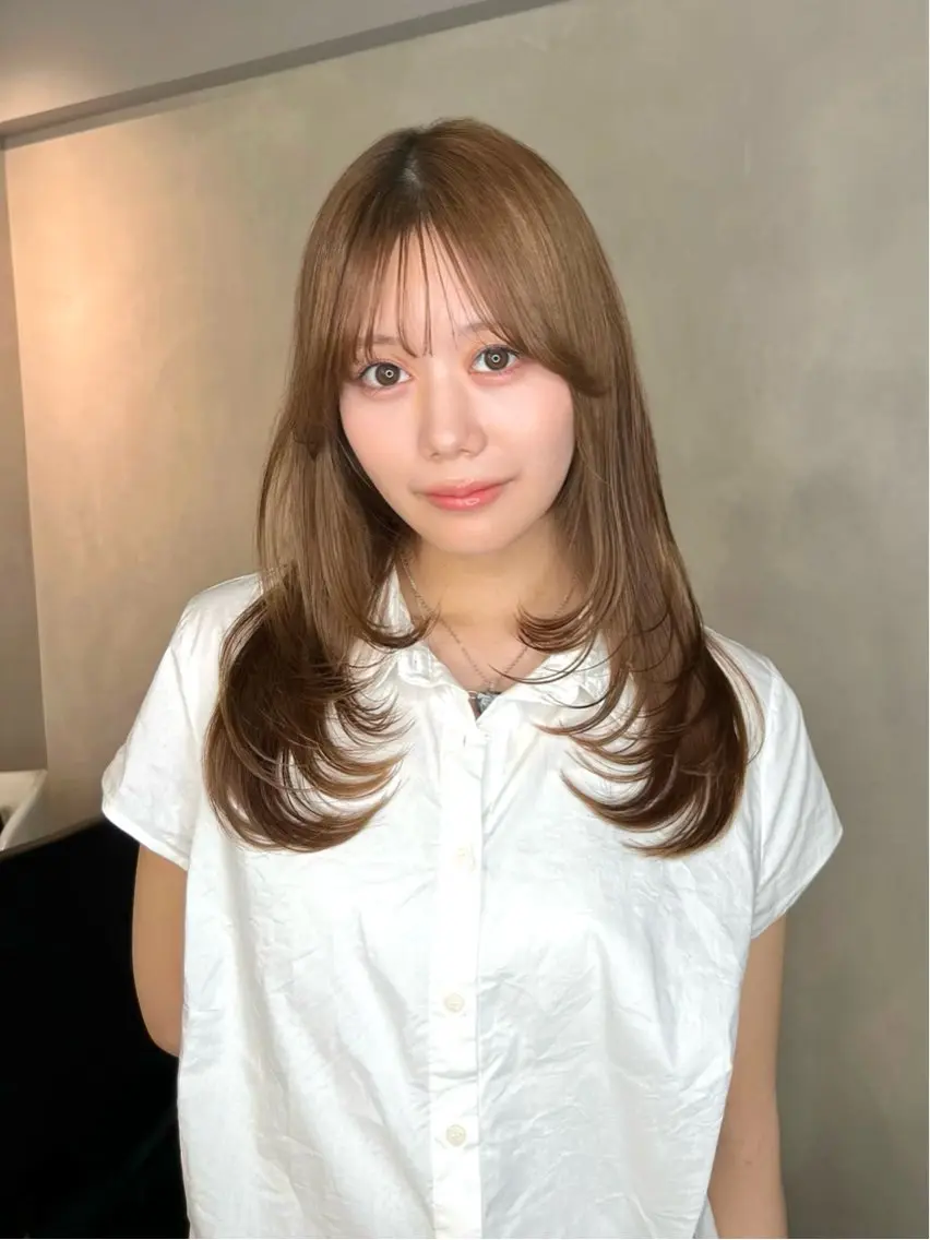ロング カラー カット ヘアカラー 小森聖奈 韓国風レイヤーカットのヘアスタイル